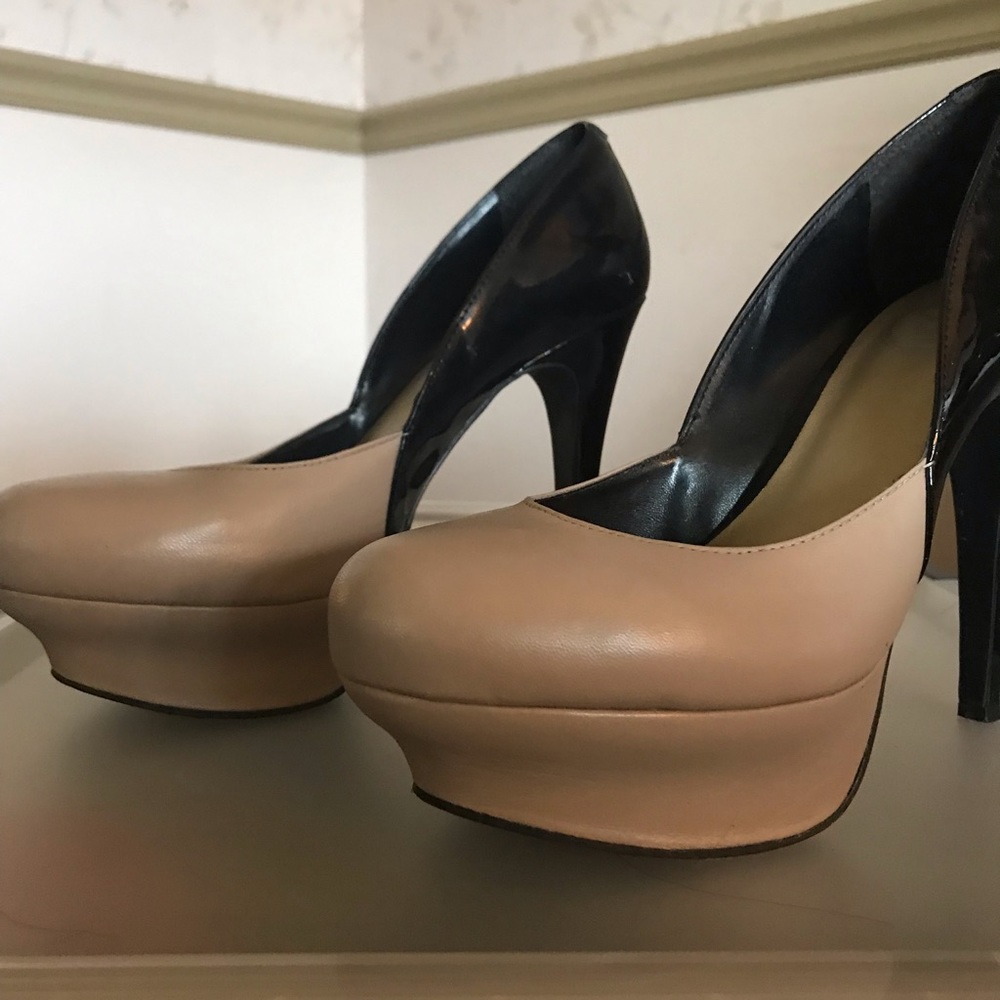 Jessica Simpson Black And Tan Heels